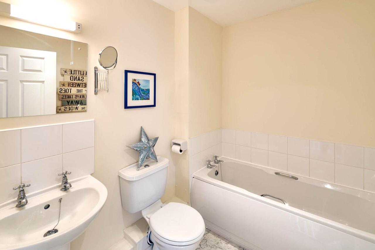 Host & Stay - The Scuttlebutt Townhouse วิทบี ภายนอก รูปภาพ
